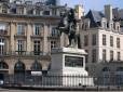  statue place des Victoires (1er)